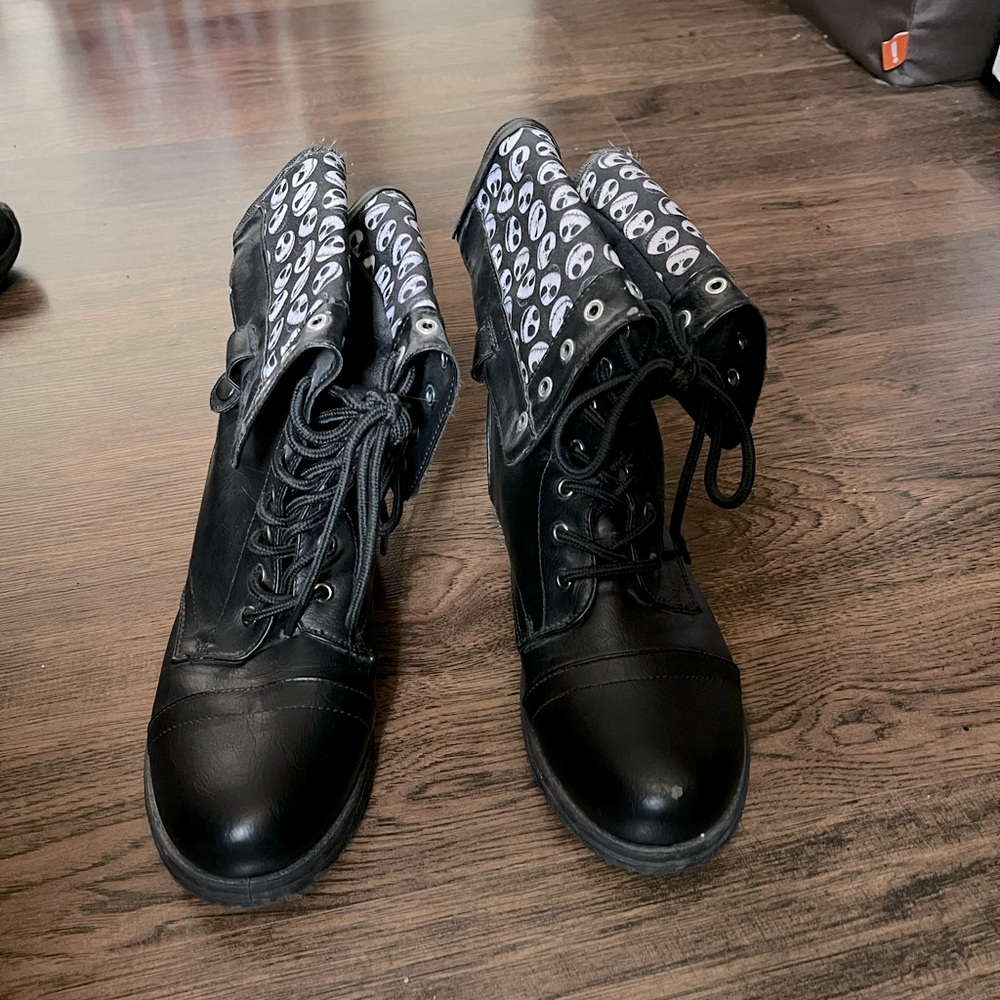 Women’s size 7 jack skellington boots